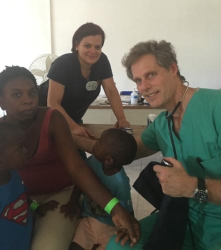 Chiropractor-James-Valentine-at-Haiti-Mission-Trip